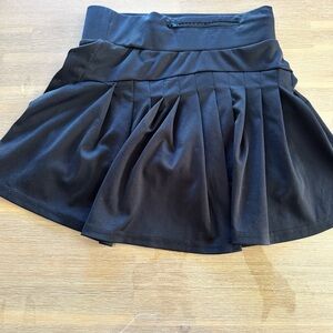Werena XS tennis skirt in black. Athletic skirt. Preppy. Sporty